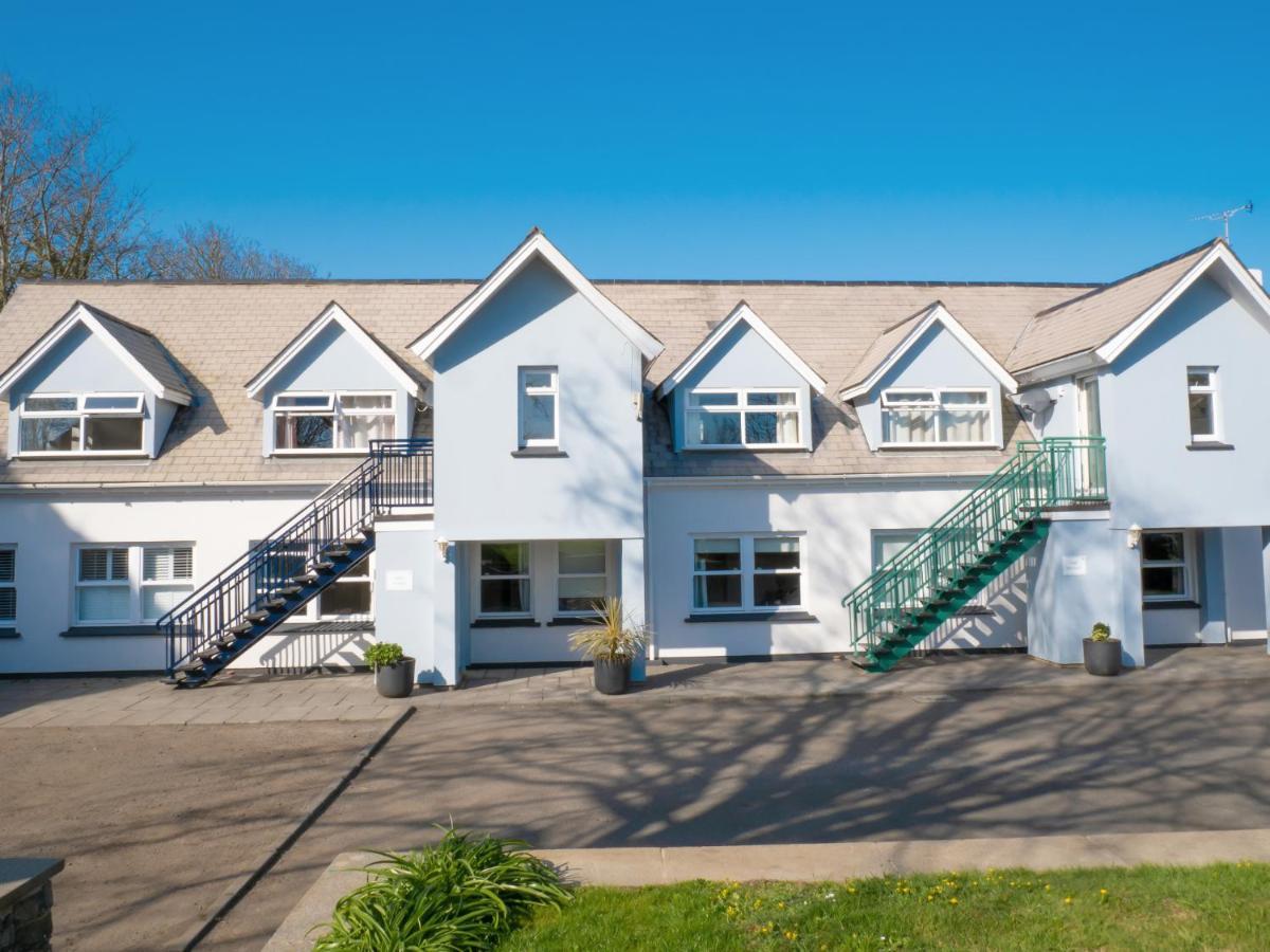 Ellingham Apartments, Bordeaux Harbour, Guernsey Vale Exterior photo